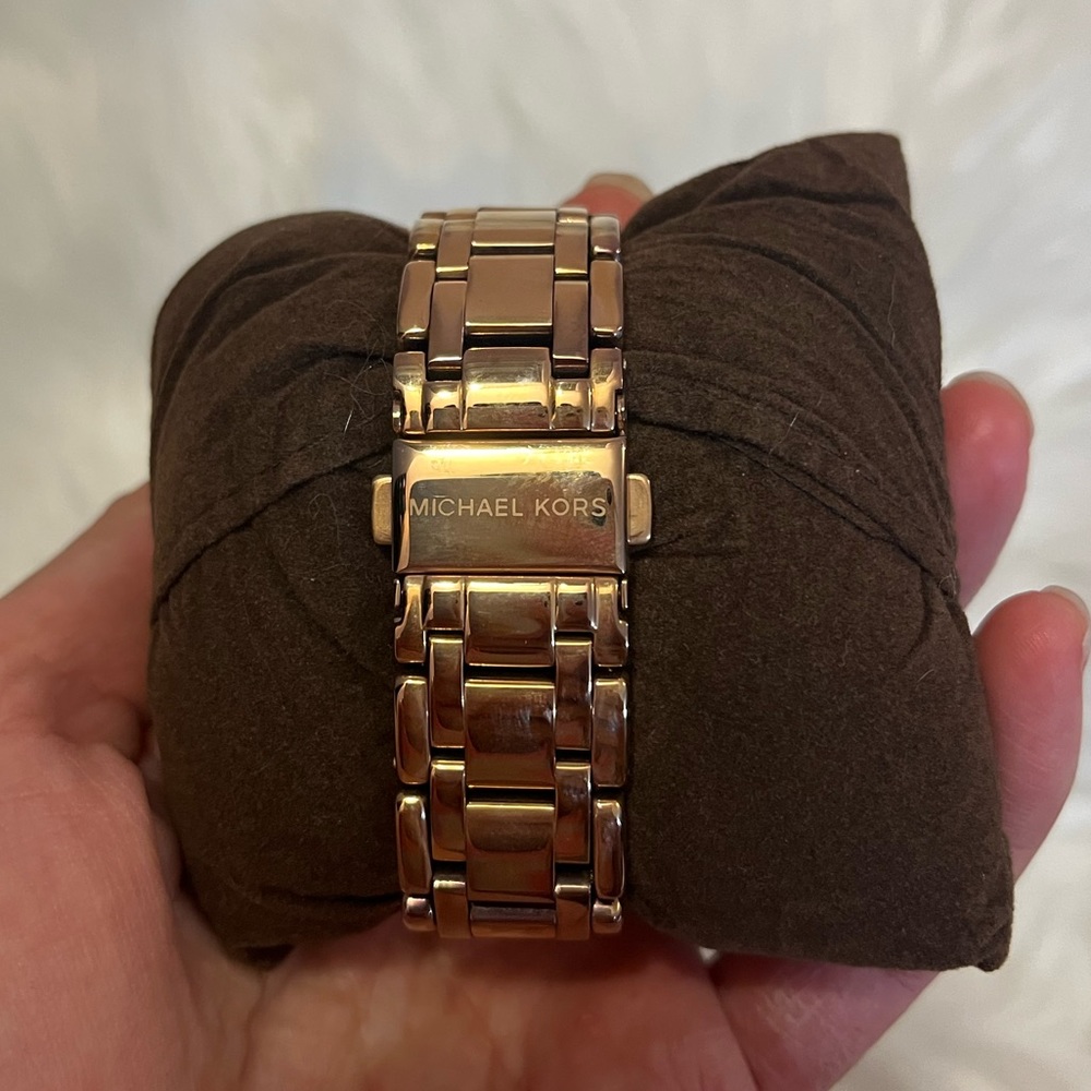 MICHAEL KORS ROSE GOLD WATCH - Picture 7 of 7
